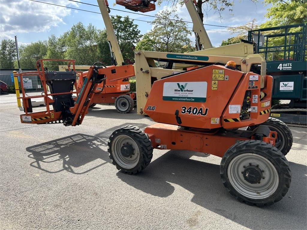 JLG 340AJ (4972) - Articulated boom: picture 4 JLG 340AJ (4972) - Articulated boom: picture 4