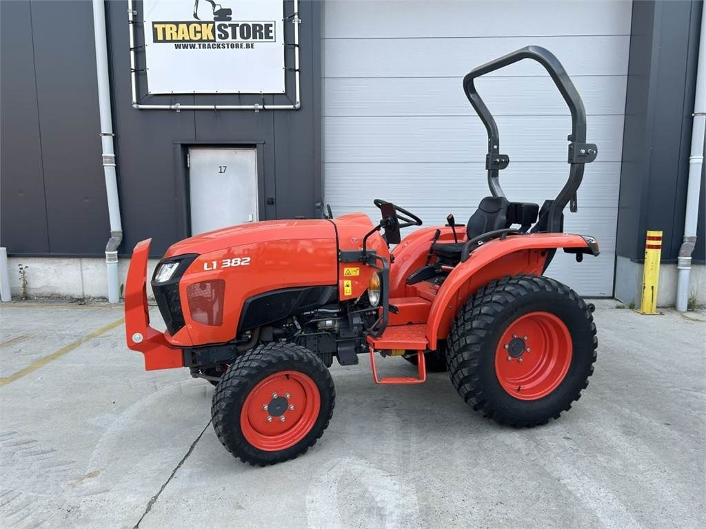 Municipal tractor Kubota L1-382 (5278): picture 1